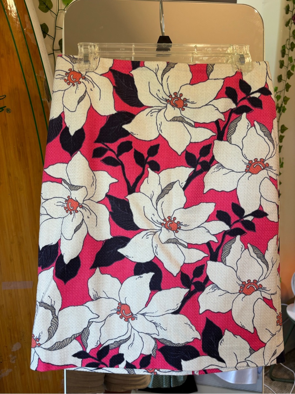 Ann Taylor Pink Floral Mini Skirt with White Blooms 6P approx 21”